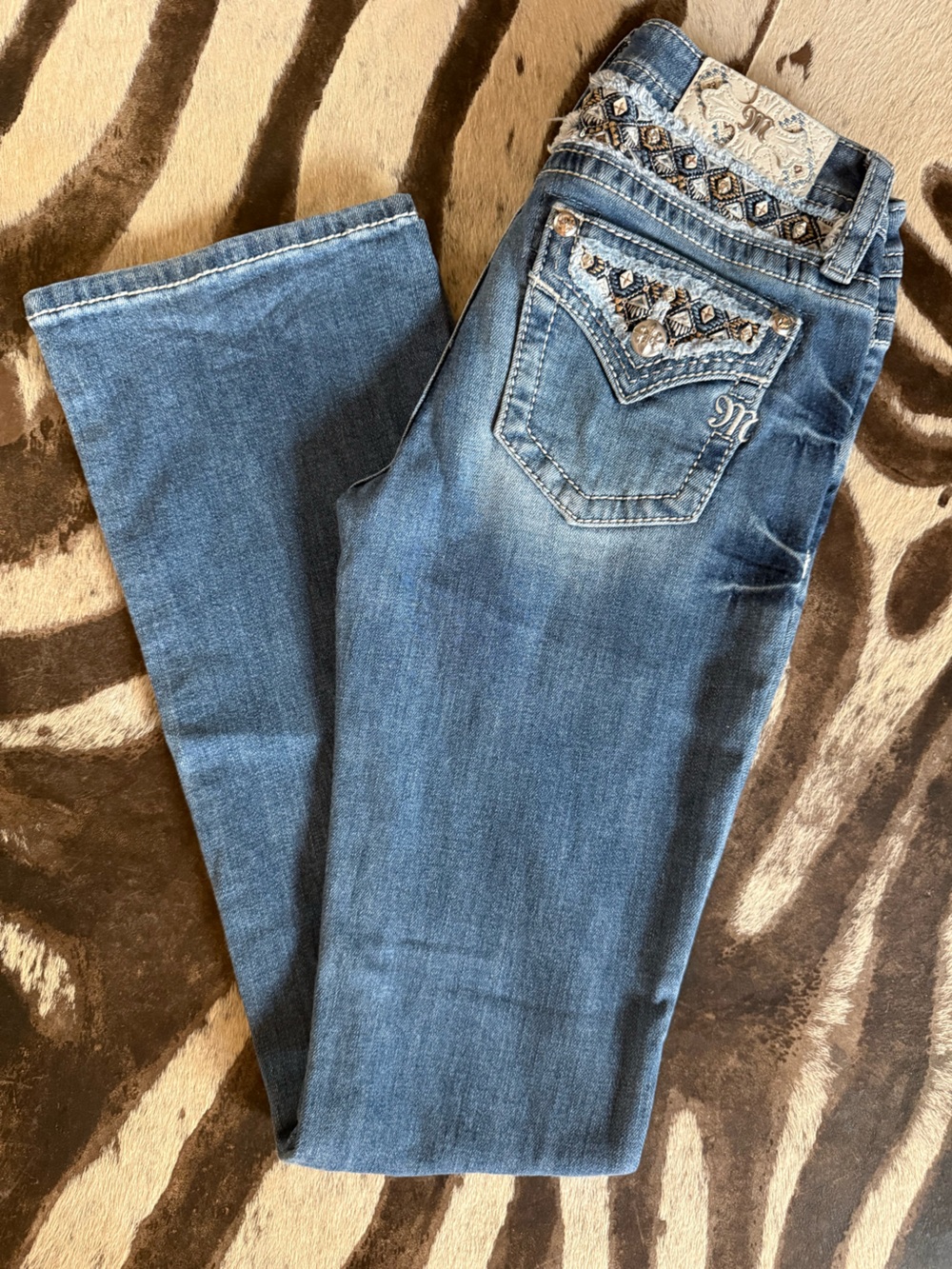 Miss Me Women’s Embroidered Pocket Blue Denim Jeans
